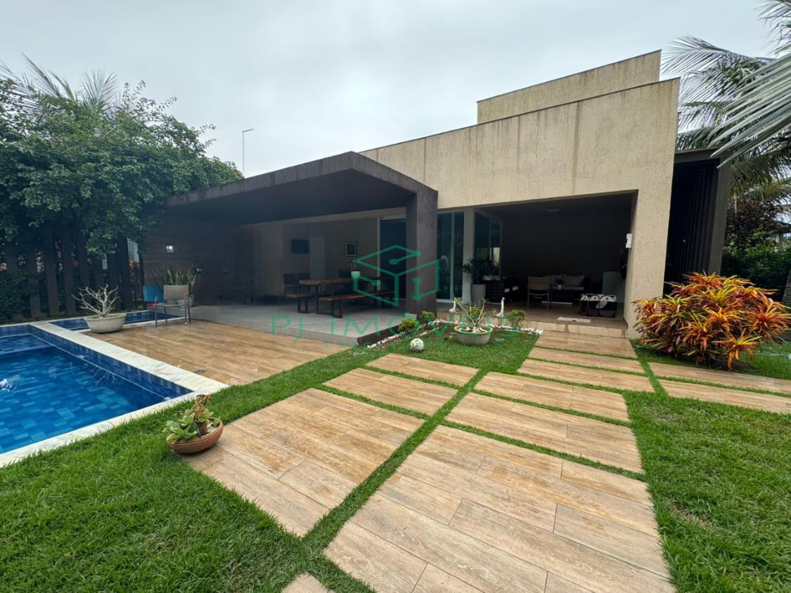 Casa de Condomínio à venda com 3 quartos, 220m² - Foto 1