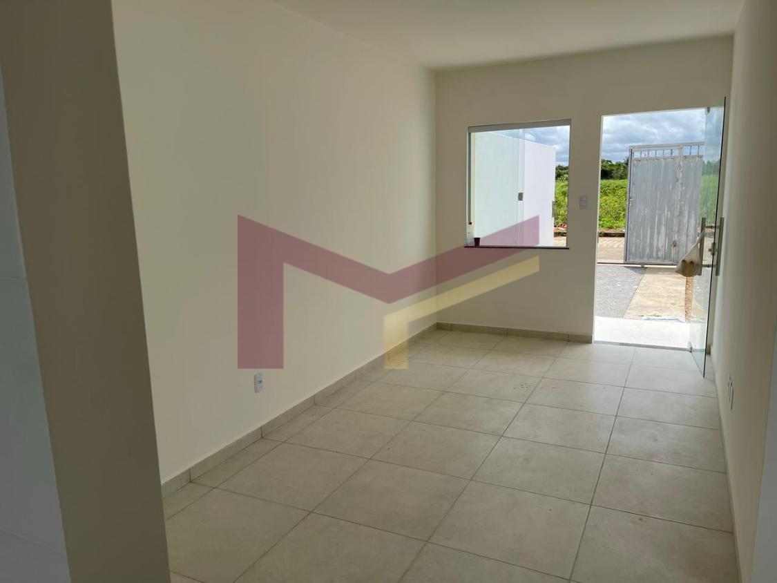 Casa à venda com 2 quartos, 60m² - Foto 2