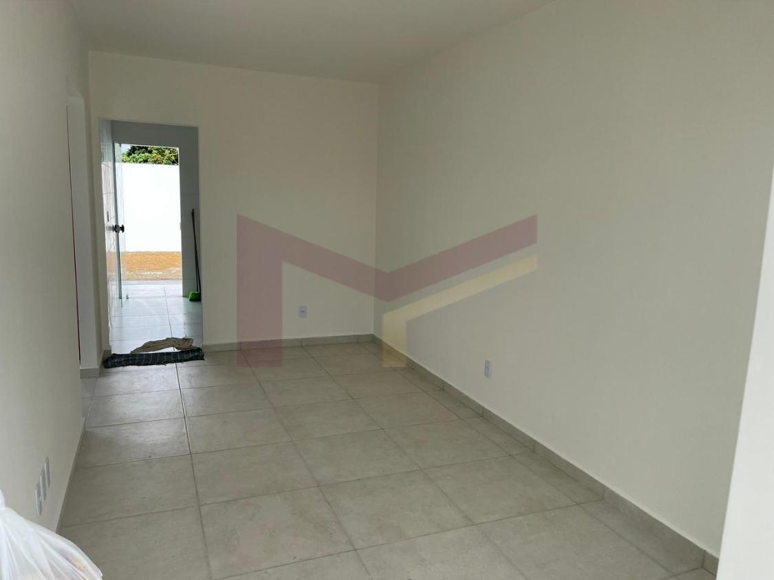 Casa à venda com 2 quartos, 60m² - Foto 5