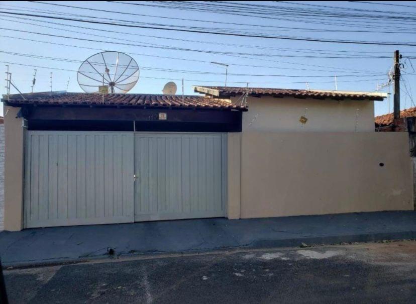 Casa à venda com 4 quartos, 160m² - Foto 1