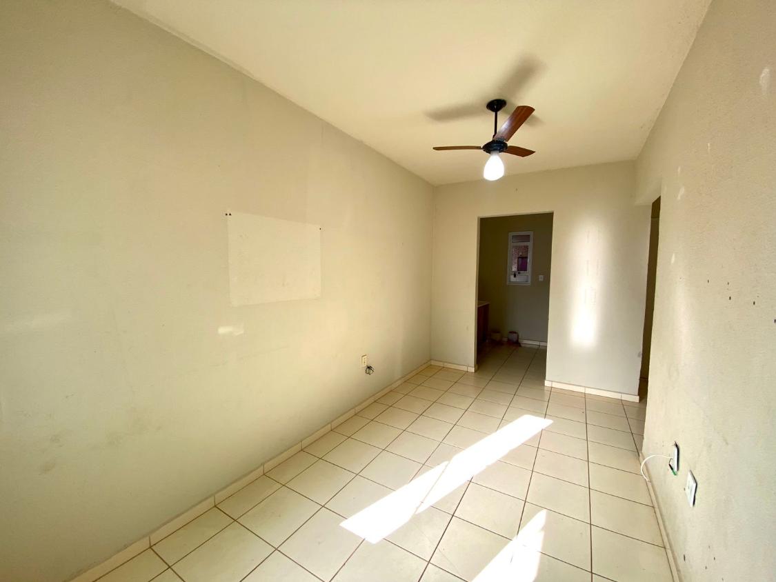 Casa à venda com 2 quartos, 180m² - Foto 2