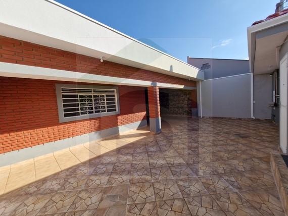 Casa para alugar com 3 quartos, 150m² - Foto 1