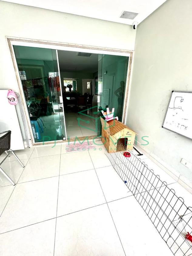 Casa à venda com 6 quartos, 450m² - Foto 2