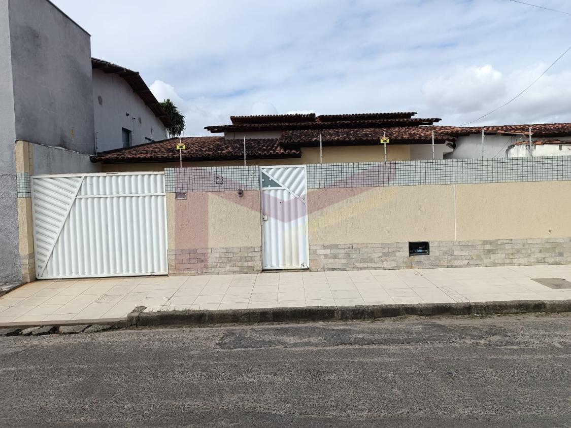 Casa à venda com 4 quartos, 140m² - Foto 1