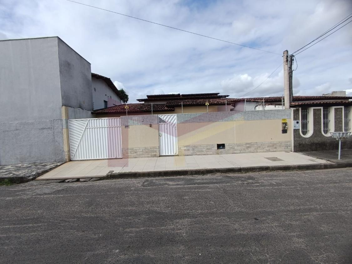 Casa à venda com 4 quartos, 140m² - Foto 3