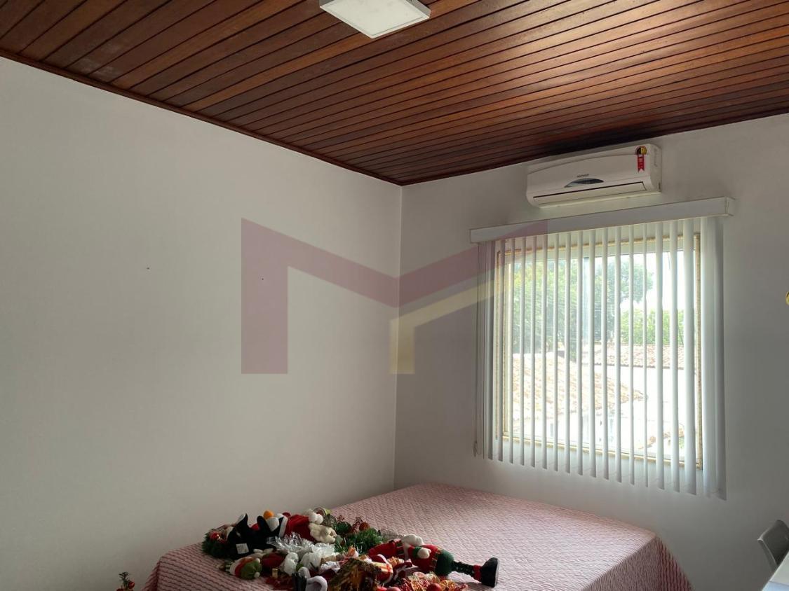 Casa à venda com 4 quartos, 370m² - Foto 14