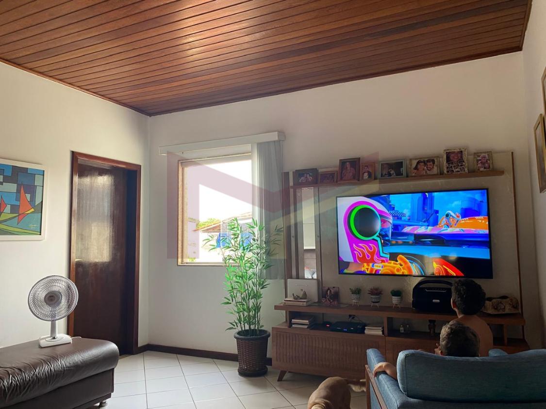 Casa à venda com 4 quartos, 370m² - Foto 2