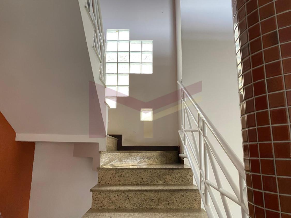 Casa à venda com 4 quartos, 370m² - Foto 19