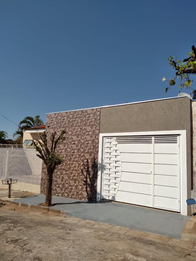 Casa à venda com 3 quartos, 101m² - Foto 1