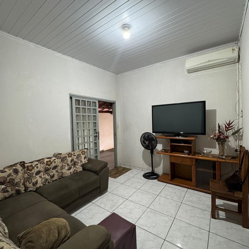 Casa à venda com 2 quartos, 100m² - Foto 1