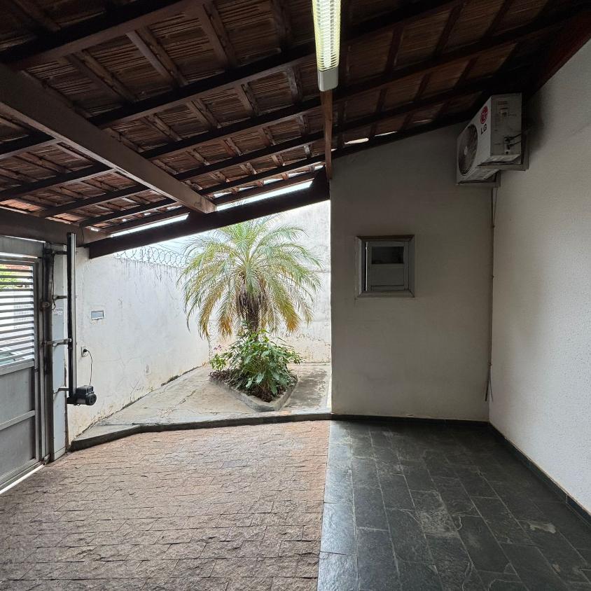Casa à venda com 2 quartos, 100m² - Foto 2