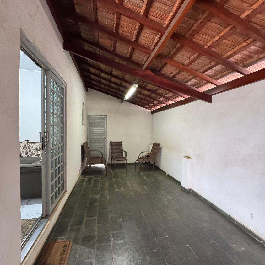 Casa à venda com 2 quartos, 100m² - Foto 3