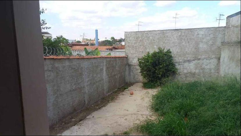 Casa à venda com 4 quartos, 135m² - Foto 2