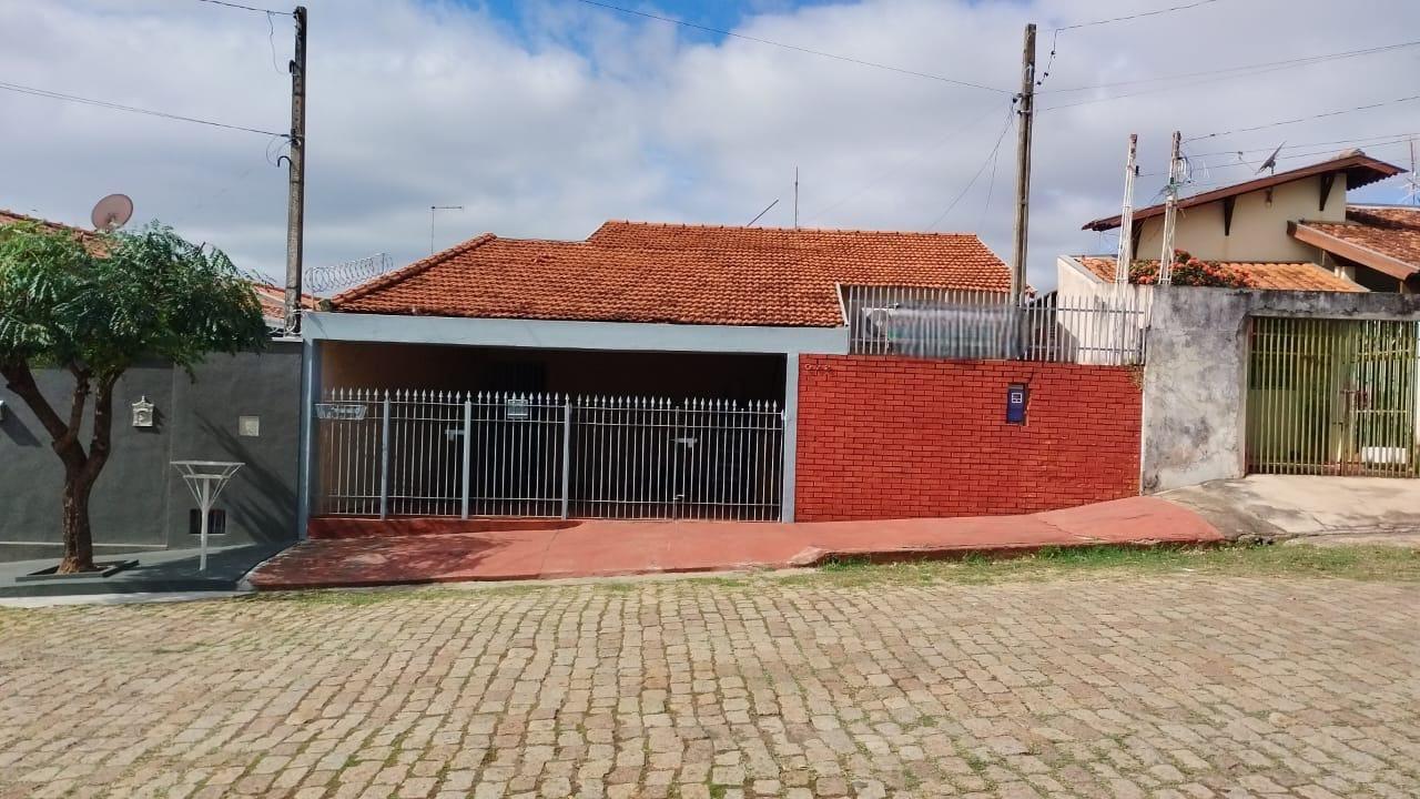 Casa à venda com 4 quartos, 135m² - Foto 1