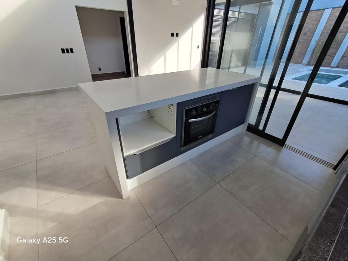 Casa de Condomínio à venda e aluguel com 4 quartos, 265m² - Foto 4