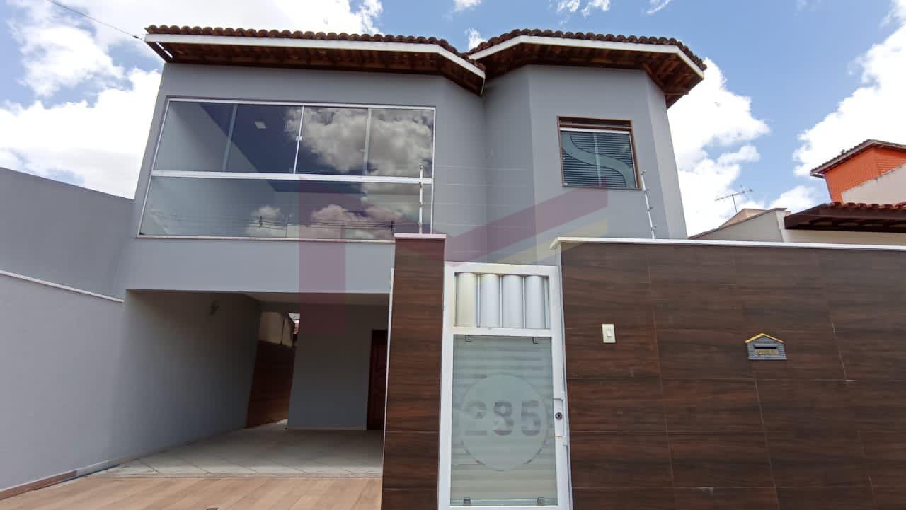 Casa à venda com 4 quartos, 200m² - Foto 1