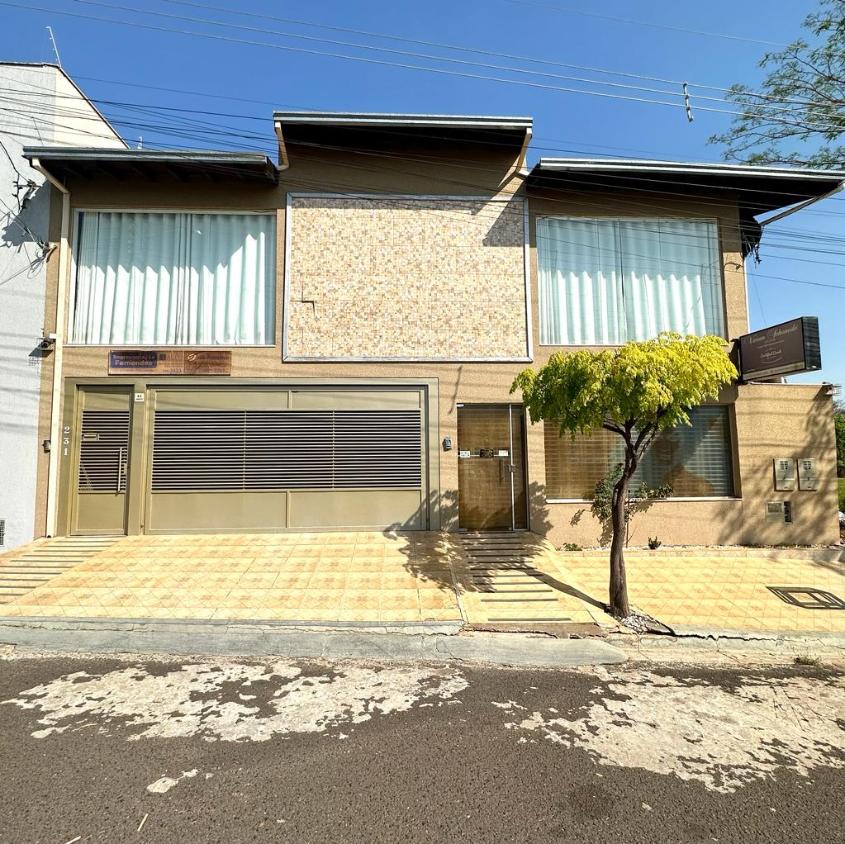 Sobrado à venda com 4 quartos, 500m² - Foto 1