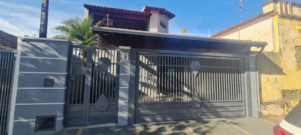 Sobrado à venda com 4 quartos, 179m² - Foto 1
