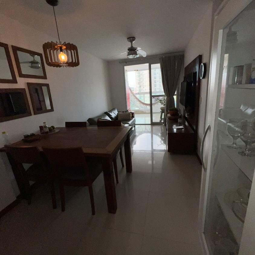 Excelente apartamento de 2 quartos com lazer completo - Sol da manhã e andar alto na praia de Itaparica.