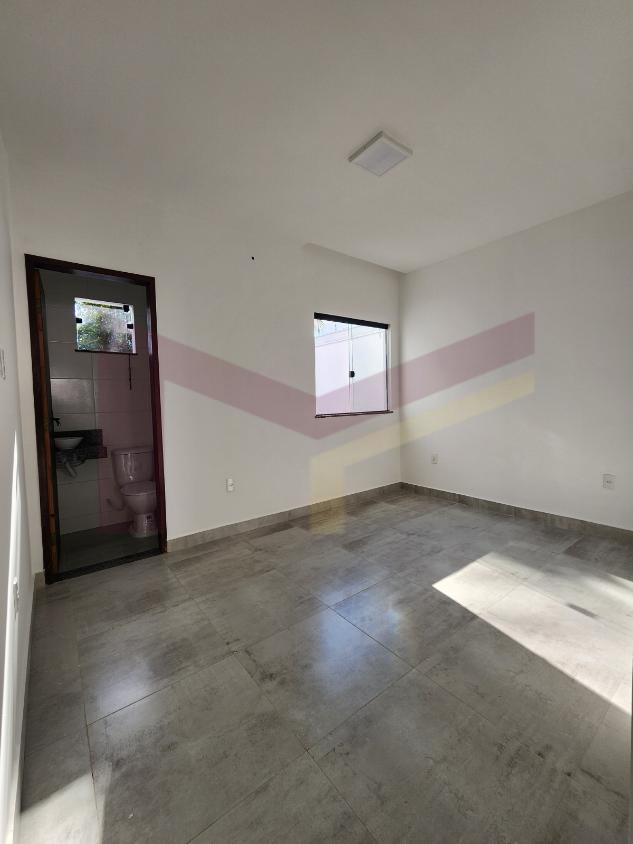 Casa à venda com 2 quartos, 65m² - Foto 4