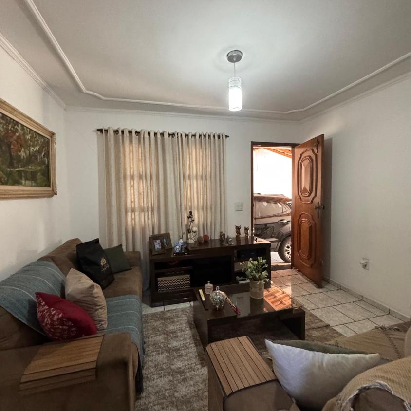 Casa à venda com 2 quartos, 180m² - Foto 1