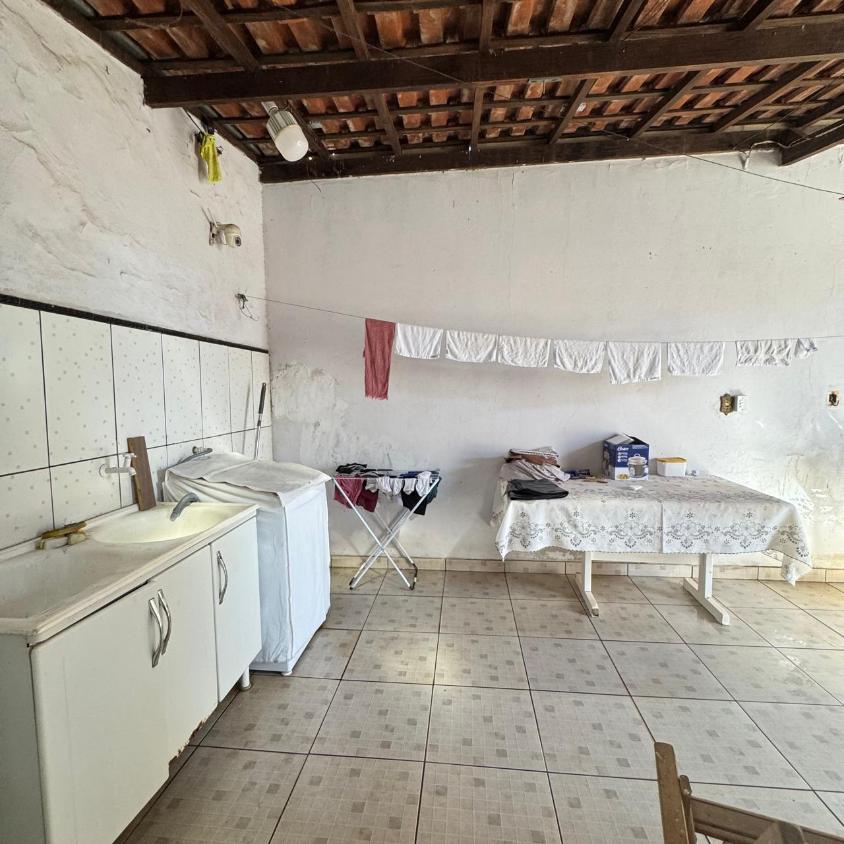 Casa à venda com 2 quartos, 180m² - Foto 3