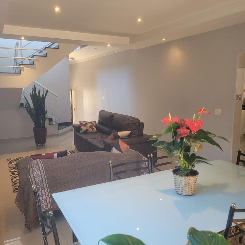 Casa de Condomínio à venda com 3 quartos, 241m² - Foto 3