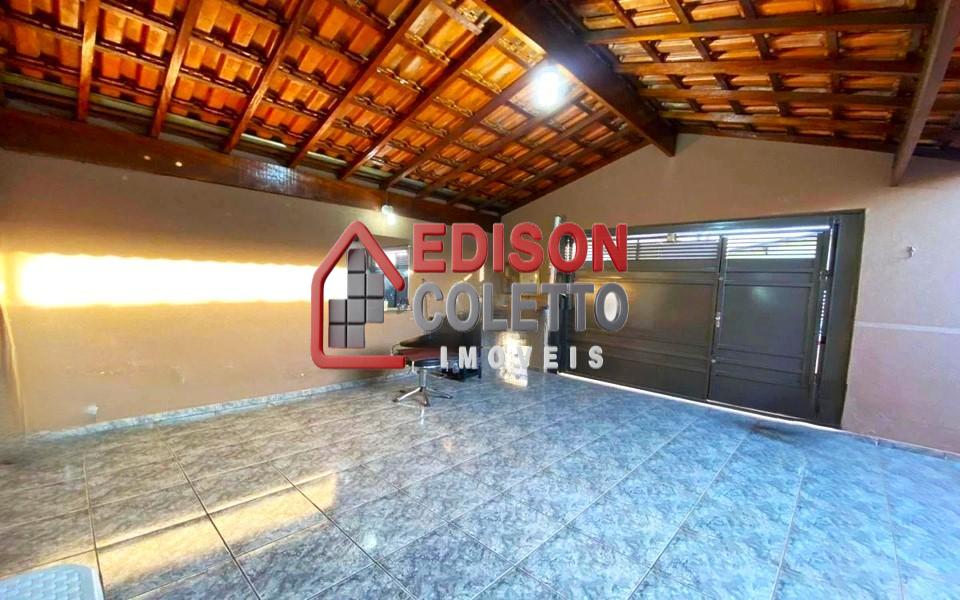 Casa à venda com 2 quartos, 68m² - Foto 1