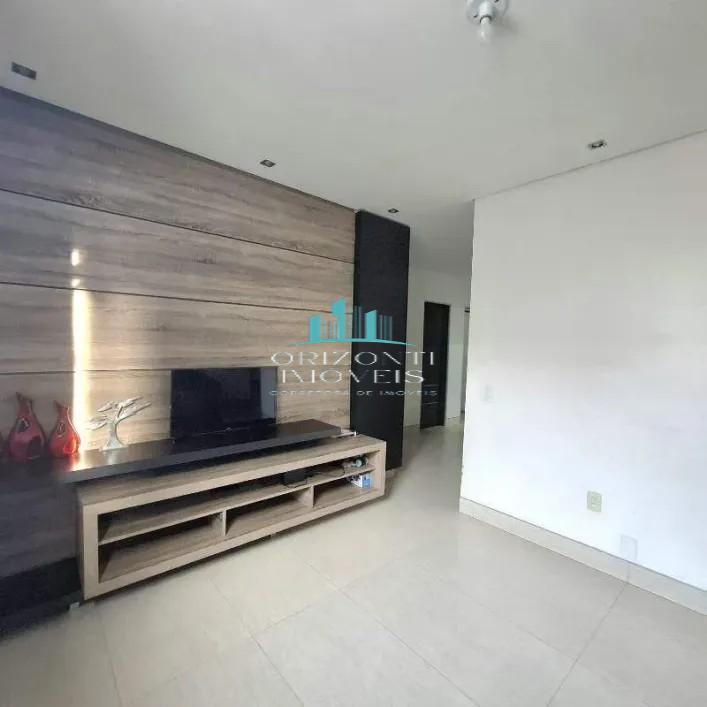 Casa à venda com 3 quartos, 217m² - Foto 1