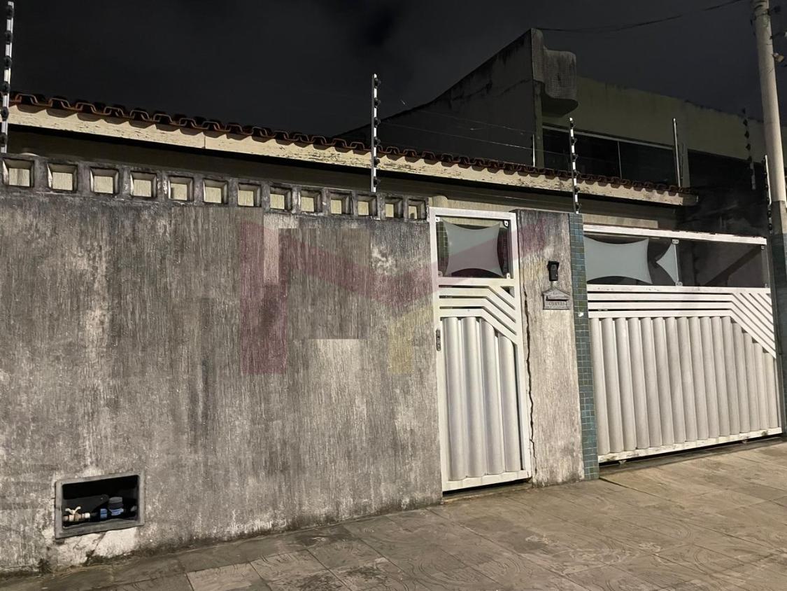Casa à venda com 4 quartos, 250m² - Foto 2