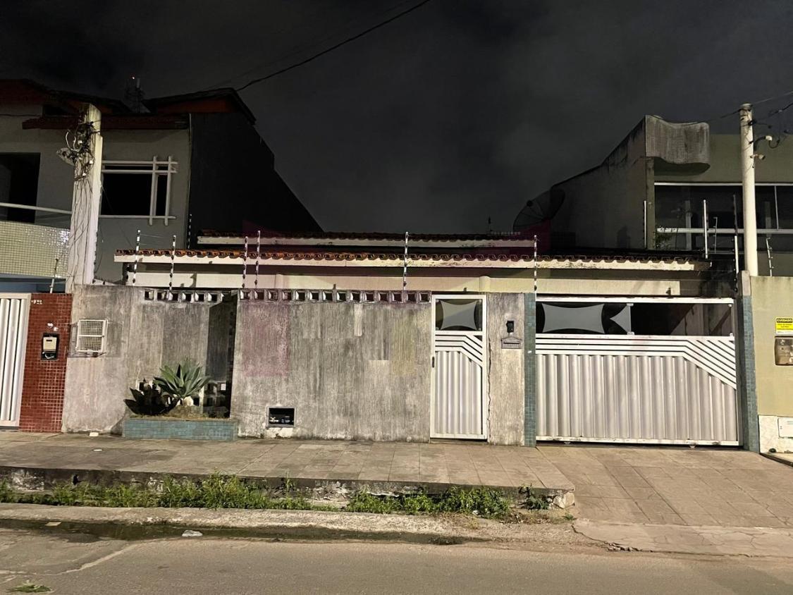 Casa à venda com 4 quartos, 250m² - Foto 1