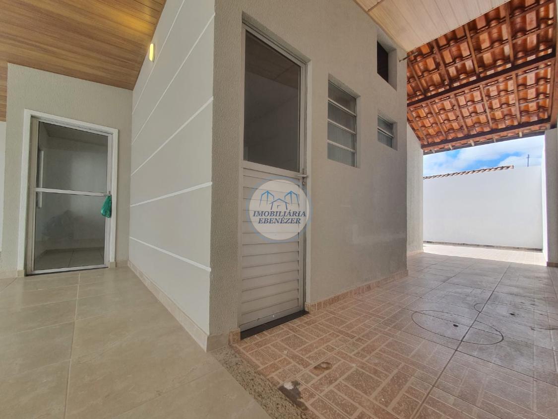 Casa à venda com 2 quartos, 80m² - Foto 3