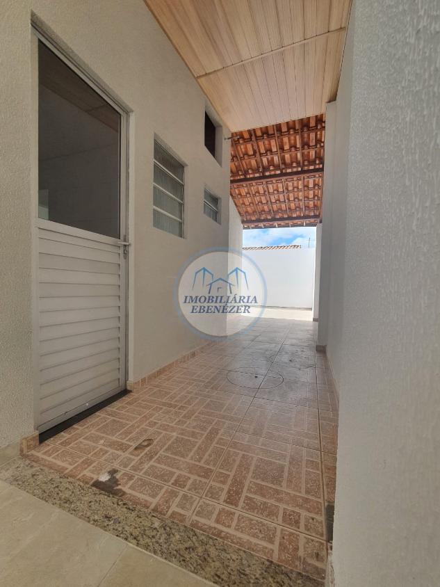 Casa à venda com 2 quartos, 80m² - Foto 4