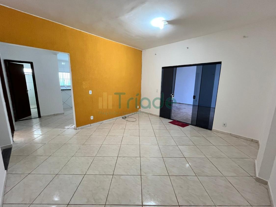 Casa para alugar com 2 quartos, 160m² - Foto 1