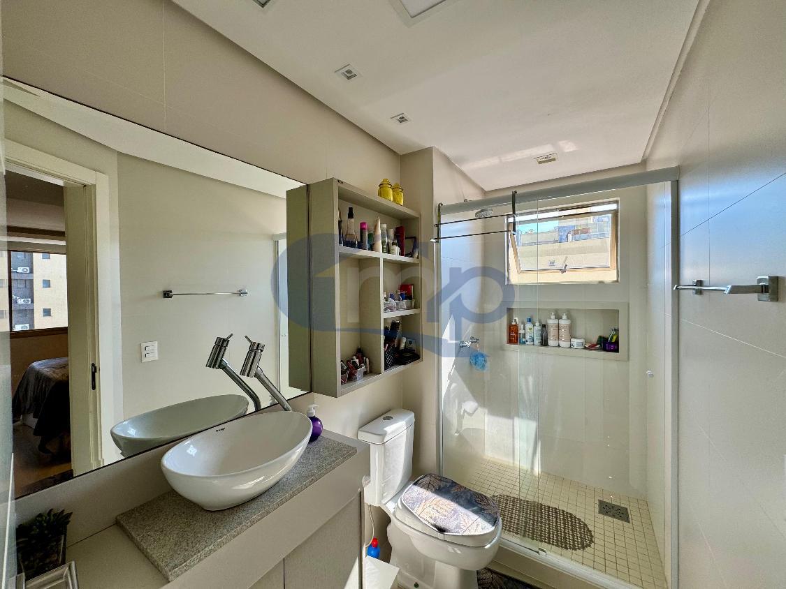 Apartamento à venda com 3 quartos, 198m² - Foto 16