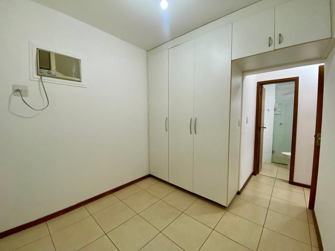 Apartamento à venda com 3 quartos, 107m² - Foto 2