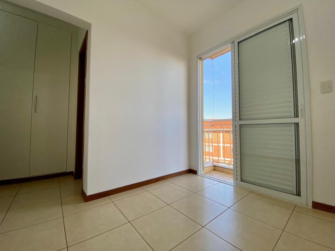 Apartamento à venda com 3 quartos, 107m² - Foto 4