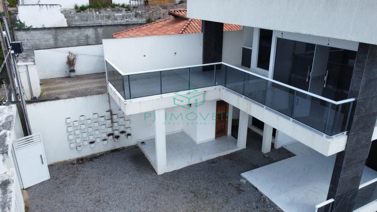 Casa à venda com 4 quartos, 200m² - Foto 4