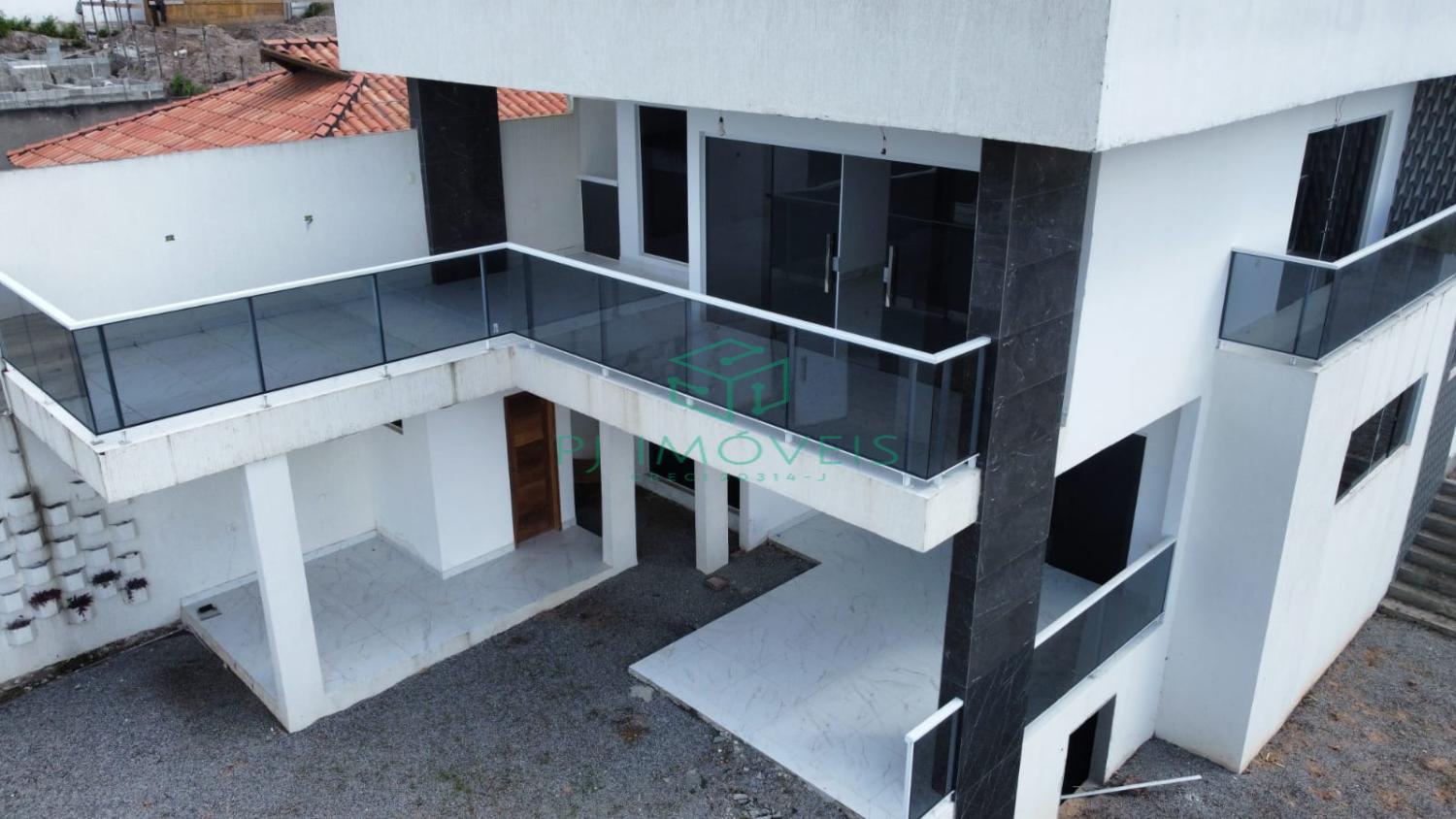 Casa à venda com 4 quartos, 200m² - Foto 3