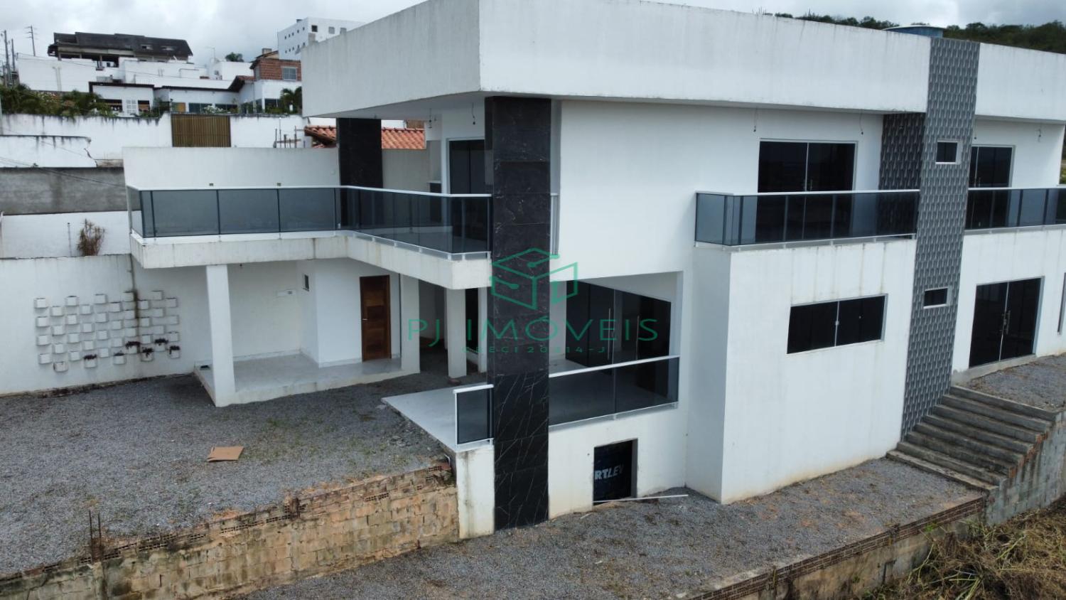 Casa à venda com 4 quartos, 200m² - Foto 2