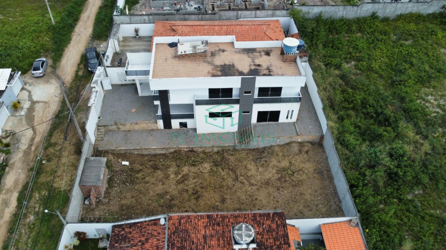 Casa à venda com 4 quartos, 200m² - Foto 1