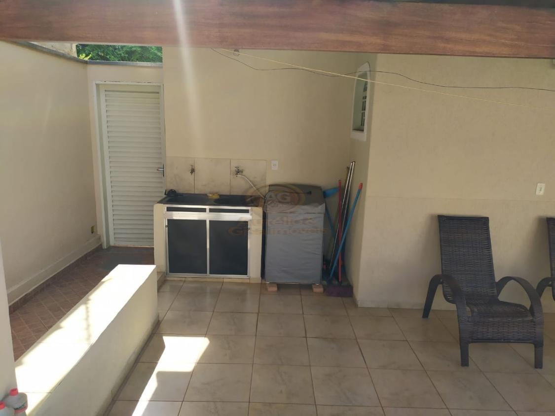 Casa à venda com 3 quartos, 229m² - Foto 4