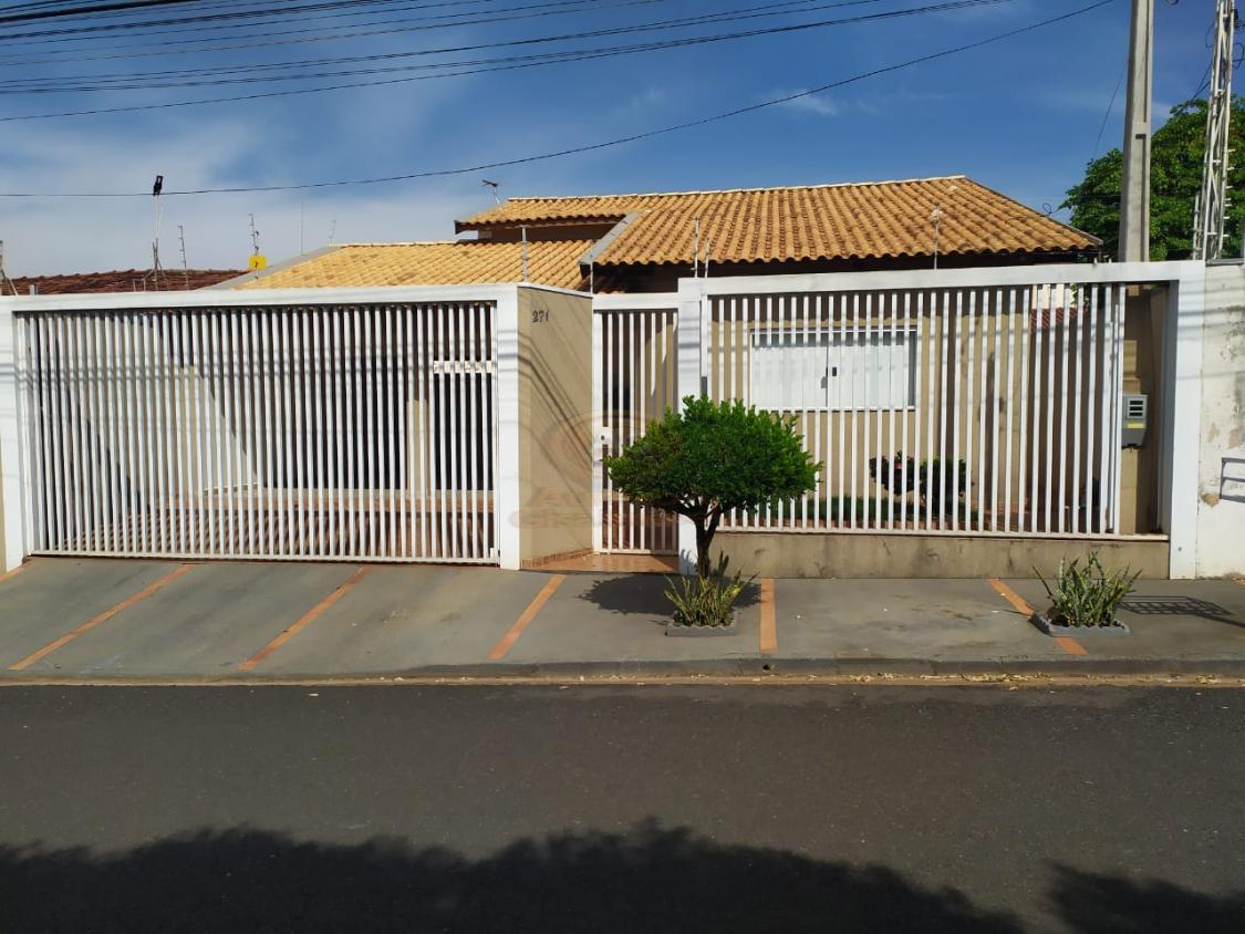Casa à venda com 3 quartos, 229m² - Foto 1