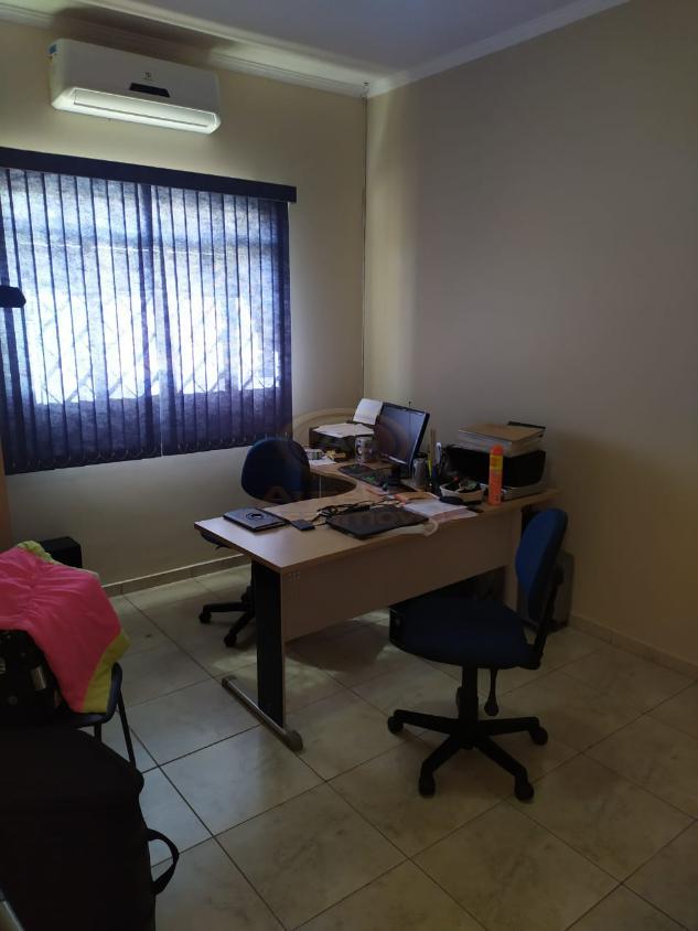 Casa à venda com 3 quartos, 229m² - Foto 9