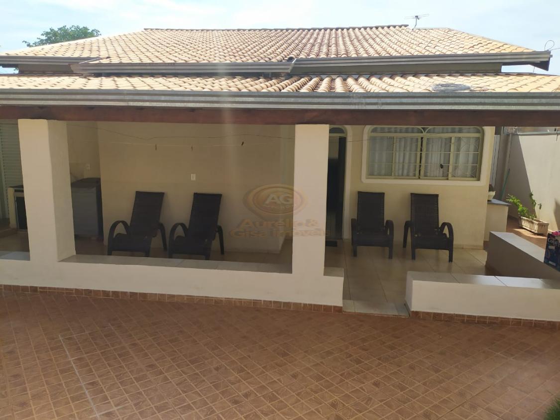 Casa à venda com 3 quartos, 229m² - Foto 3