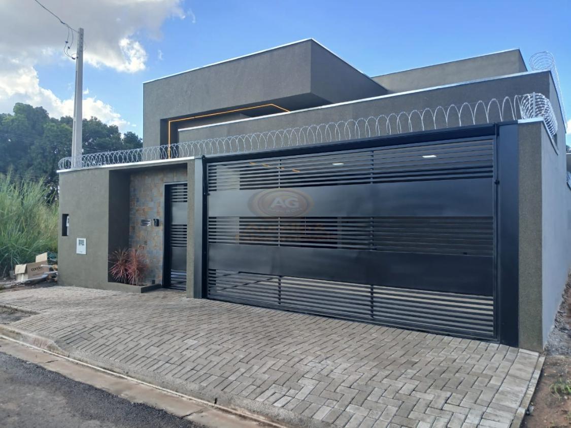 Casa à venda com 3 quartos, 215m² - Foto 1