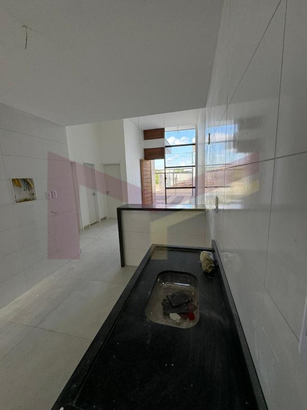 Casa à venda com 3 quartos, 80m² - Foto 2