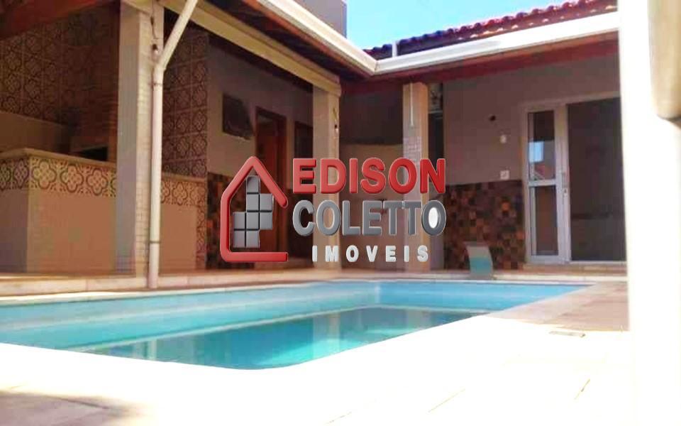 Casa para alugar com 5 quartos, 184m² - Foto 1