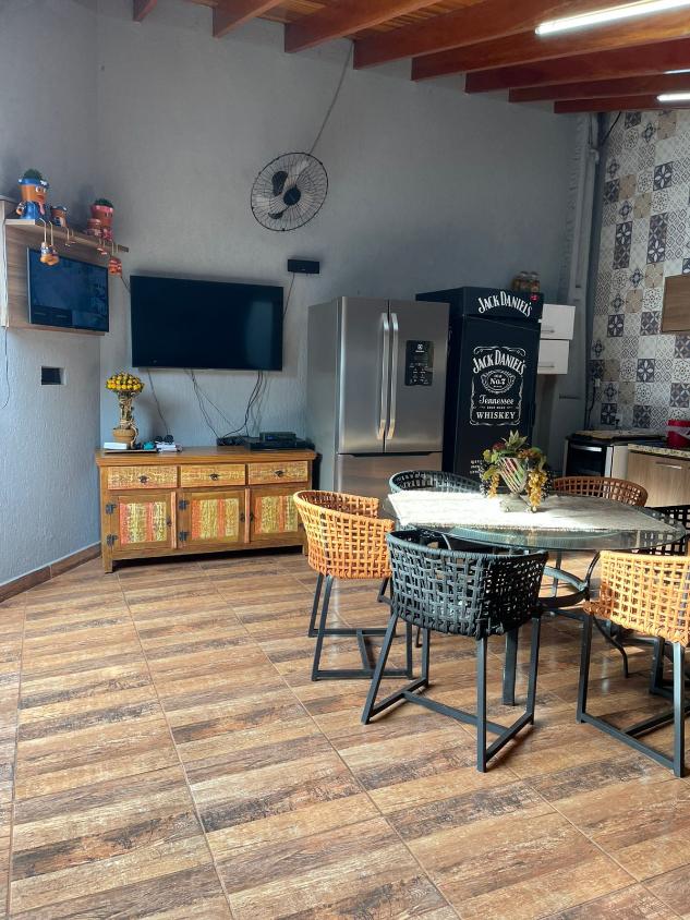 Casa à venda com 2 quartos, 138m² - Foto 2