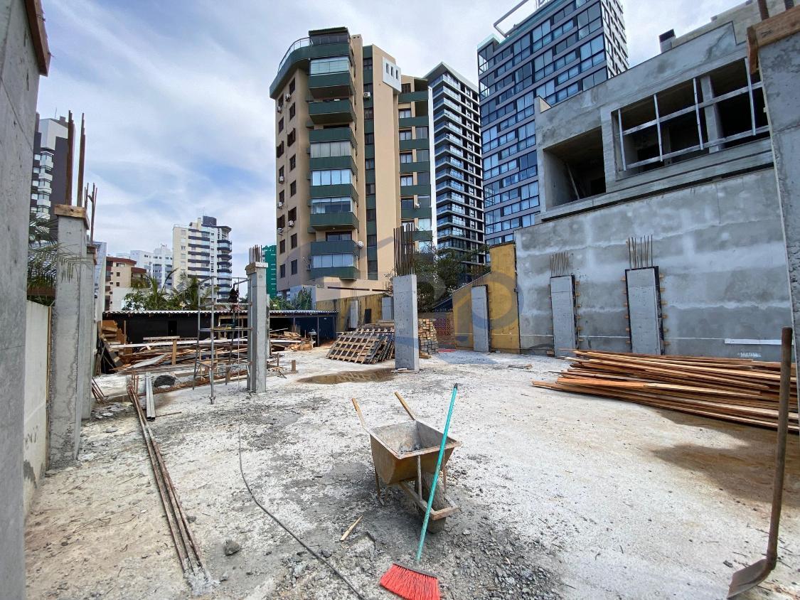 Apartamento à venda com 3 quartos, 104m² - Foto 2